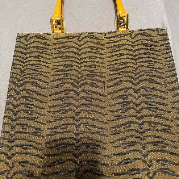 Fendi Animal Print Tote. - Picture 4 of 14